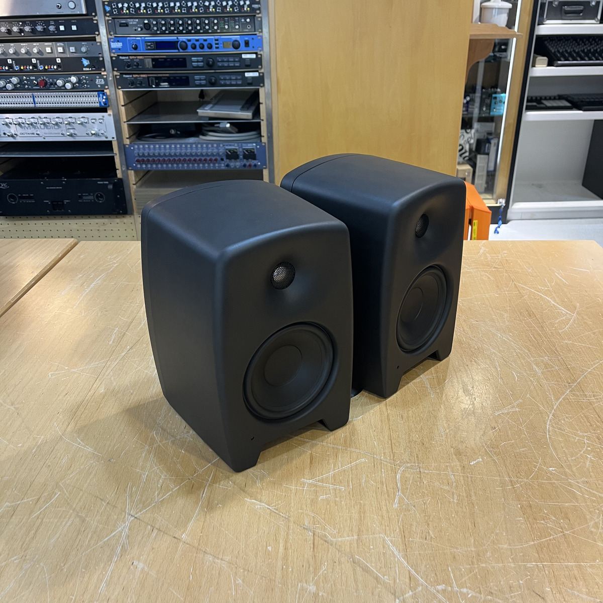GENELEC M030 モニタースピーカー ペア 美品 希少 ○ Genelec パワード モニタースピーカー M030 ペア - メルカリ