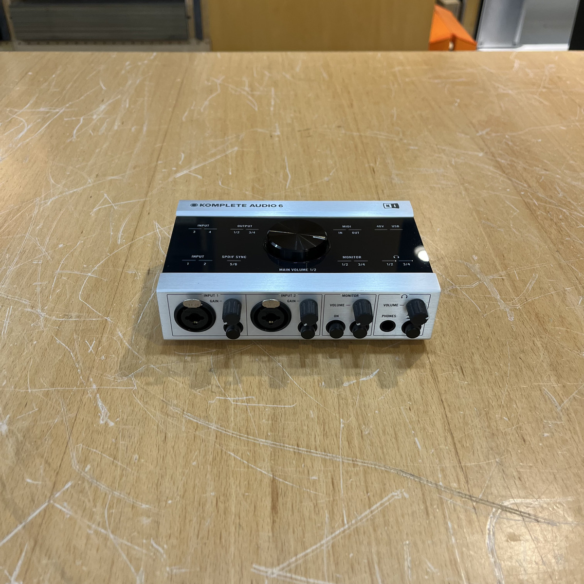 KOMPLETE AUDIO 6