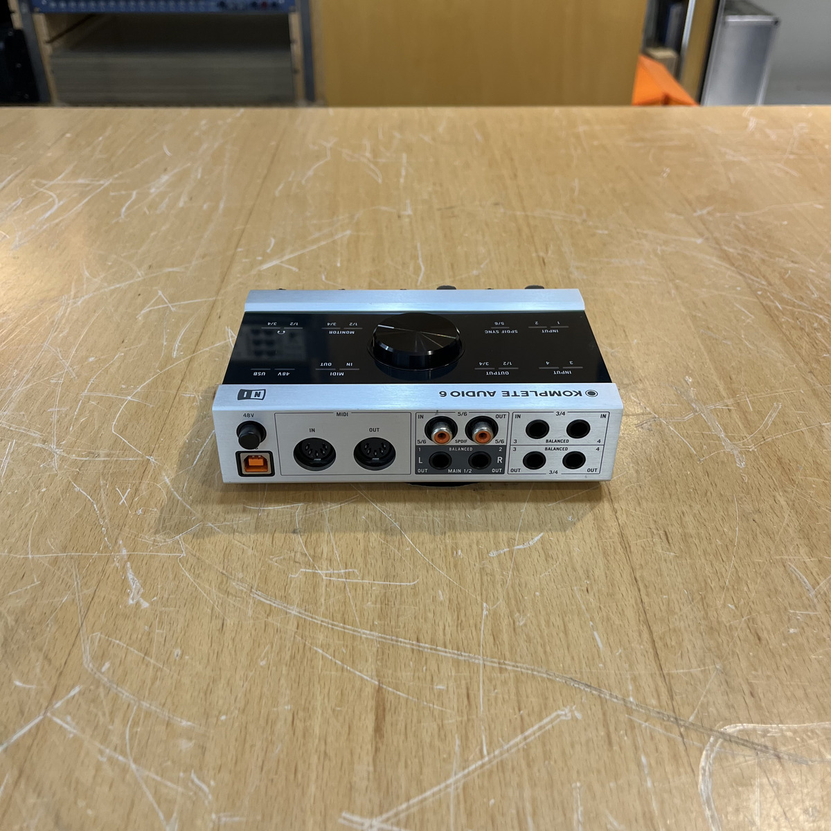 KOMPLETE AUDIO 6