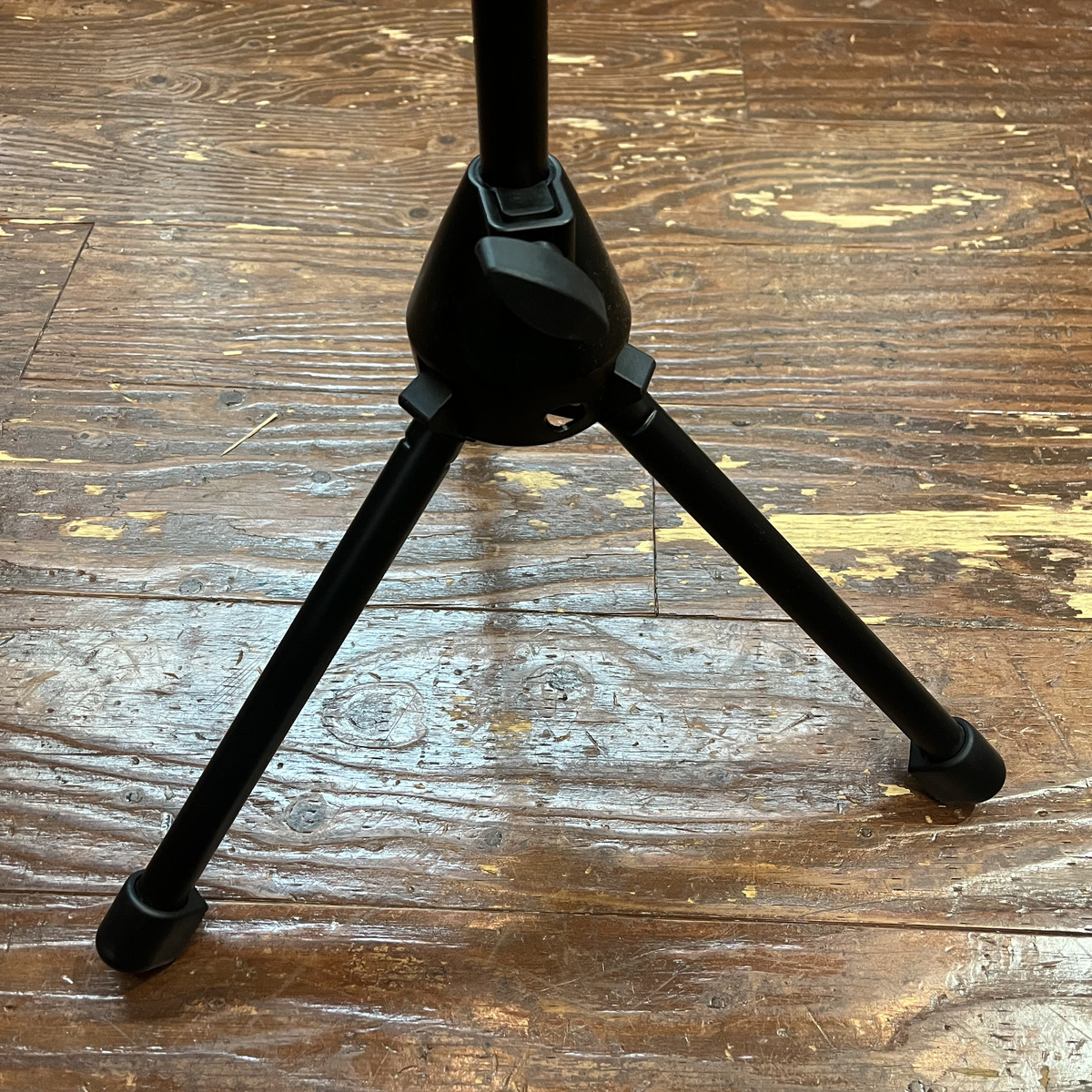 MIC STAND