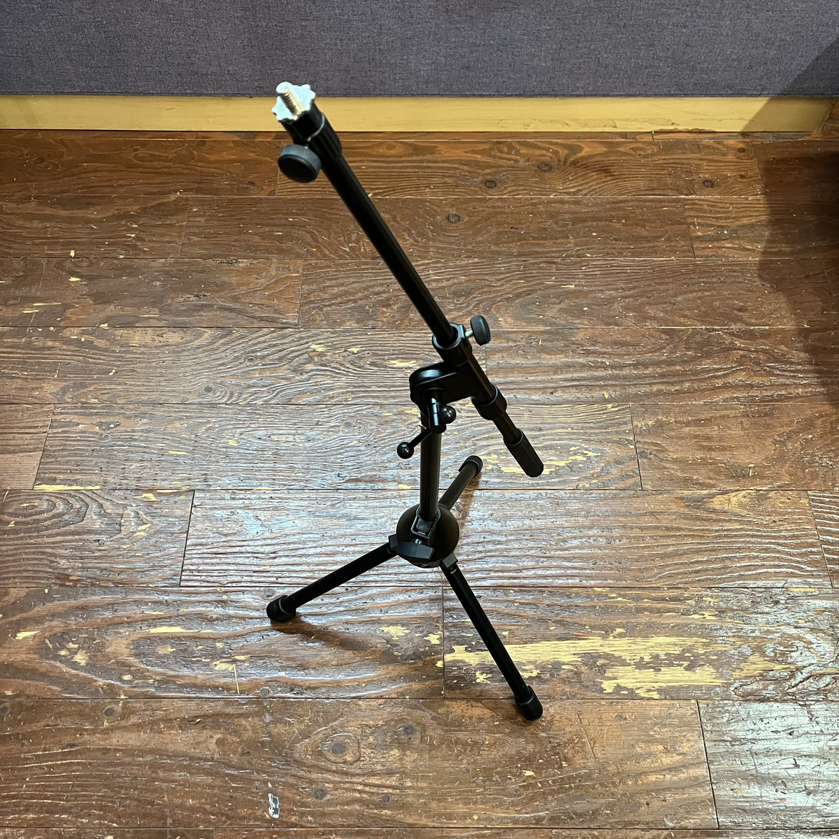MIC STAND