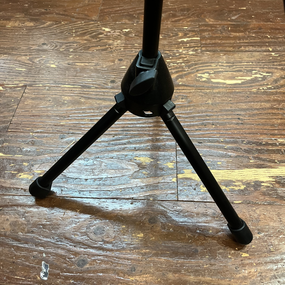MIC STAND