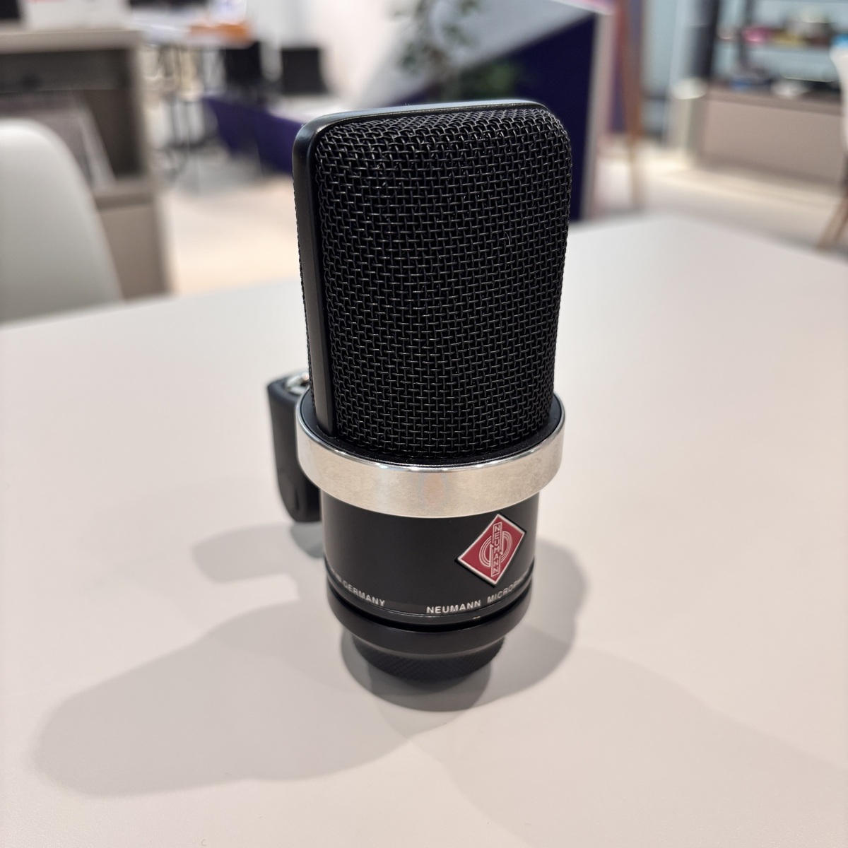 TLM 102 BK