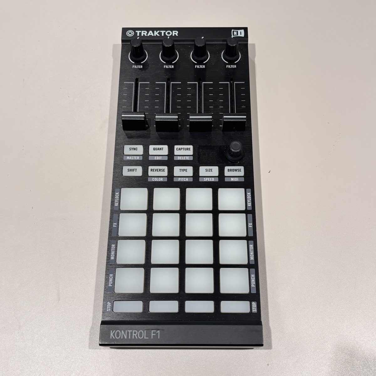 Native Instruments(ネイティブインストゥルメンツ) TRAKTOR Kontrol