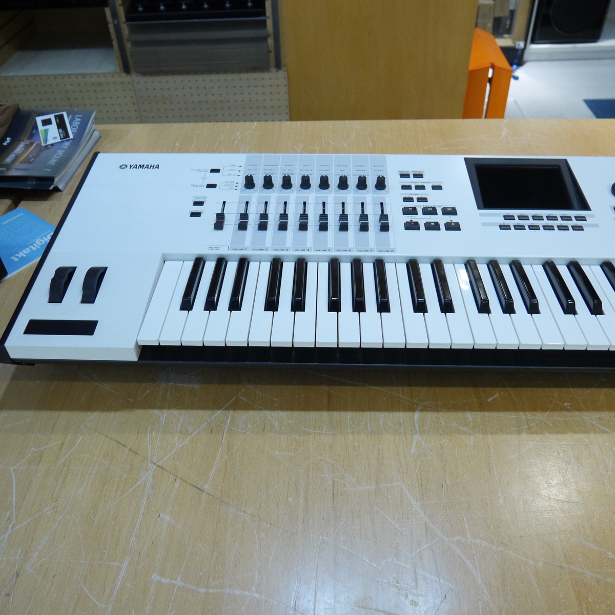 MOTIF XF7 WH | Rock oN Line eStore
