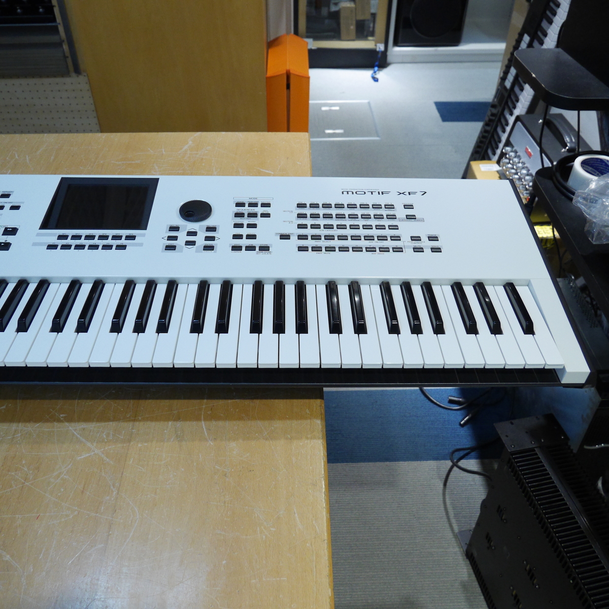 MOTIF XF7 WH | Rock oN Line eStore