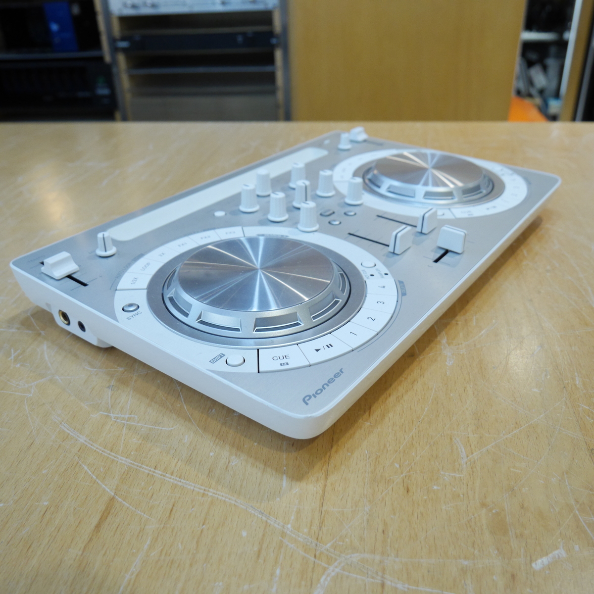 DDJ-WEGO3 white