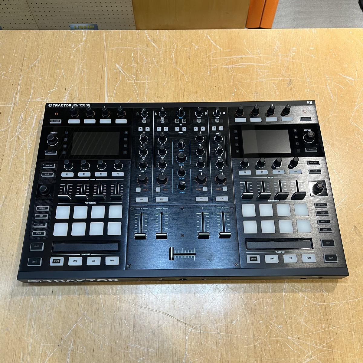 TRAKTOR KONTROL S8