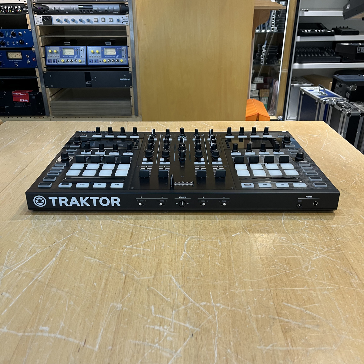 TRAKTOR KONTROL S8