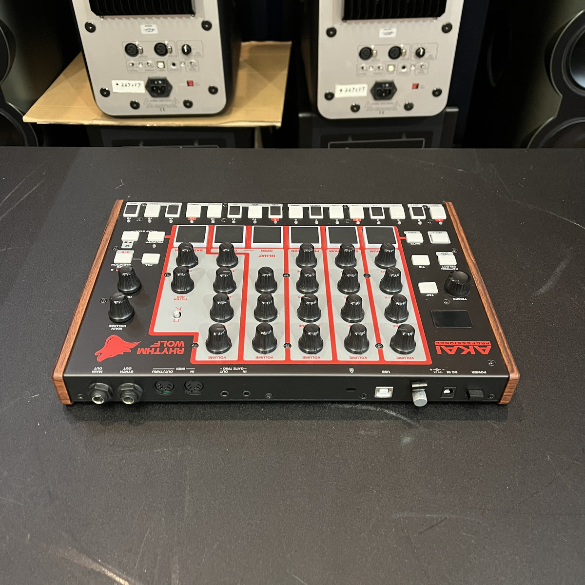 AKAI professional(アカイプロフェッショナル) RHYTHM WOLF | Rock oN