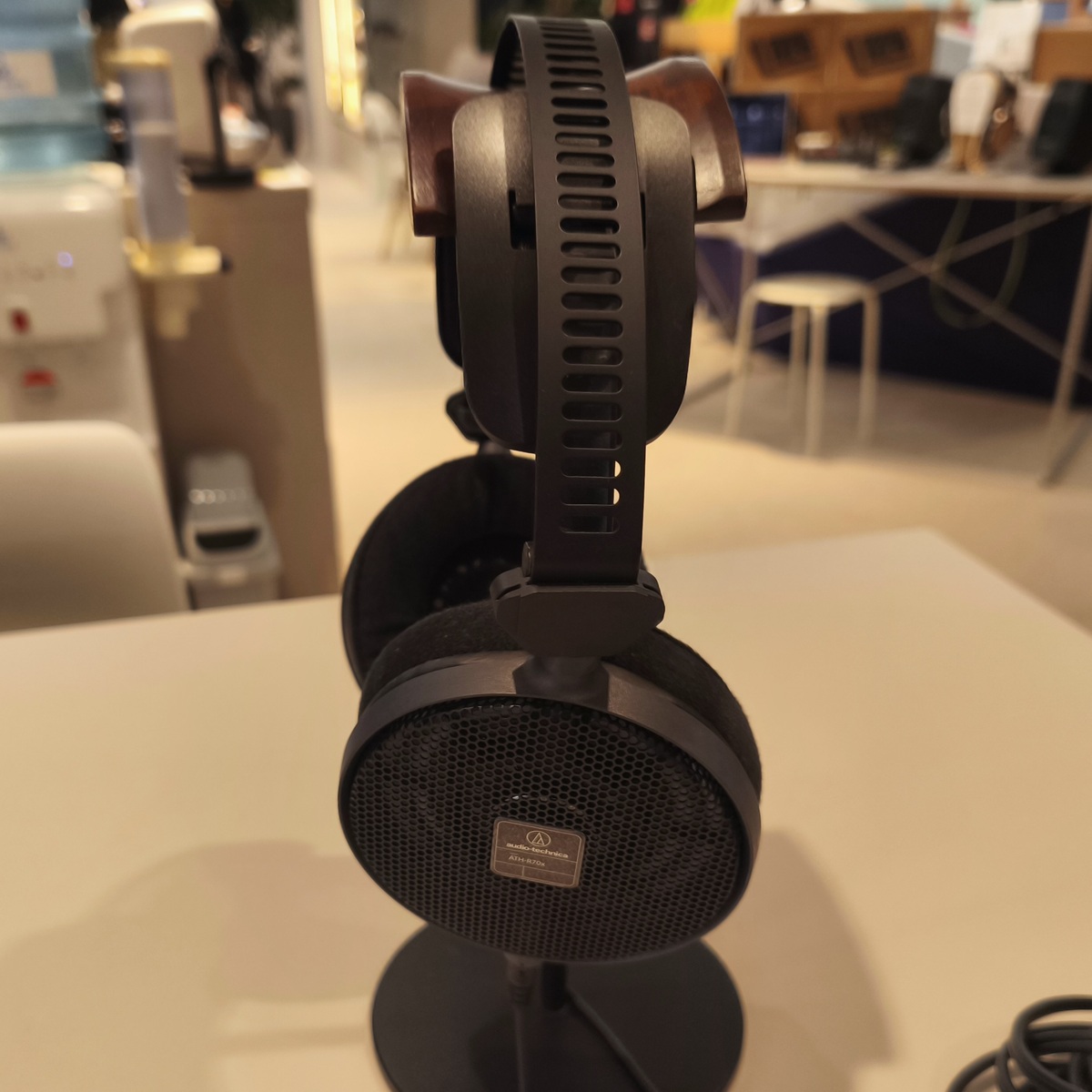 ATH-R70x