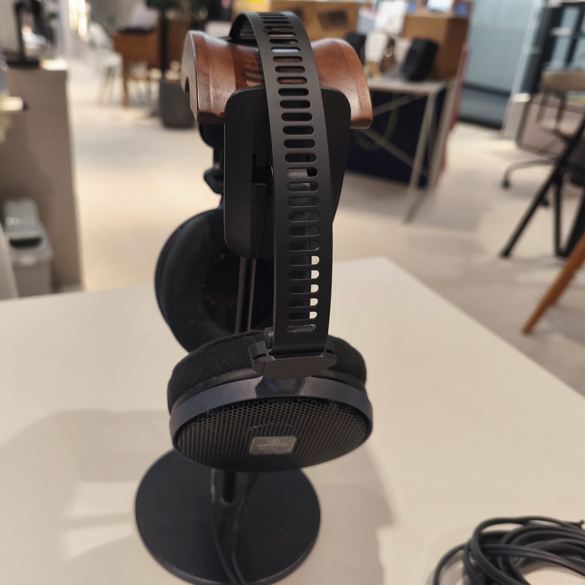 ATH-R70x