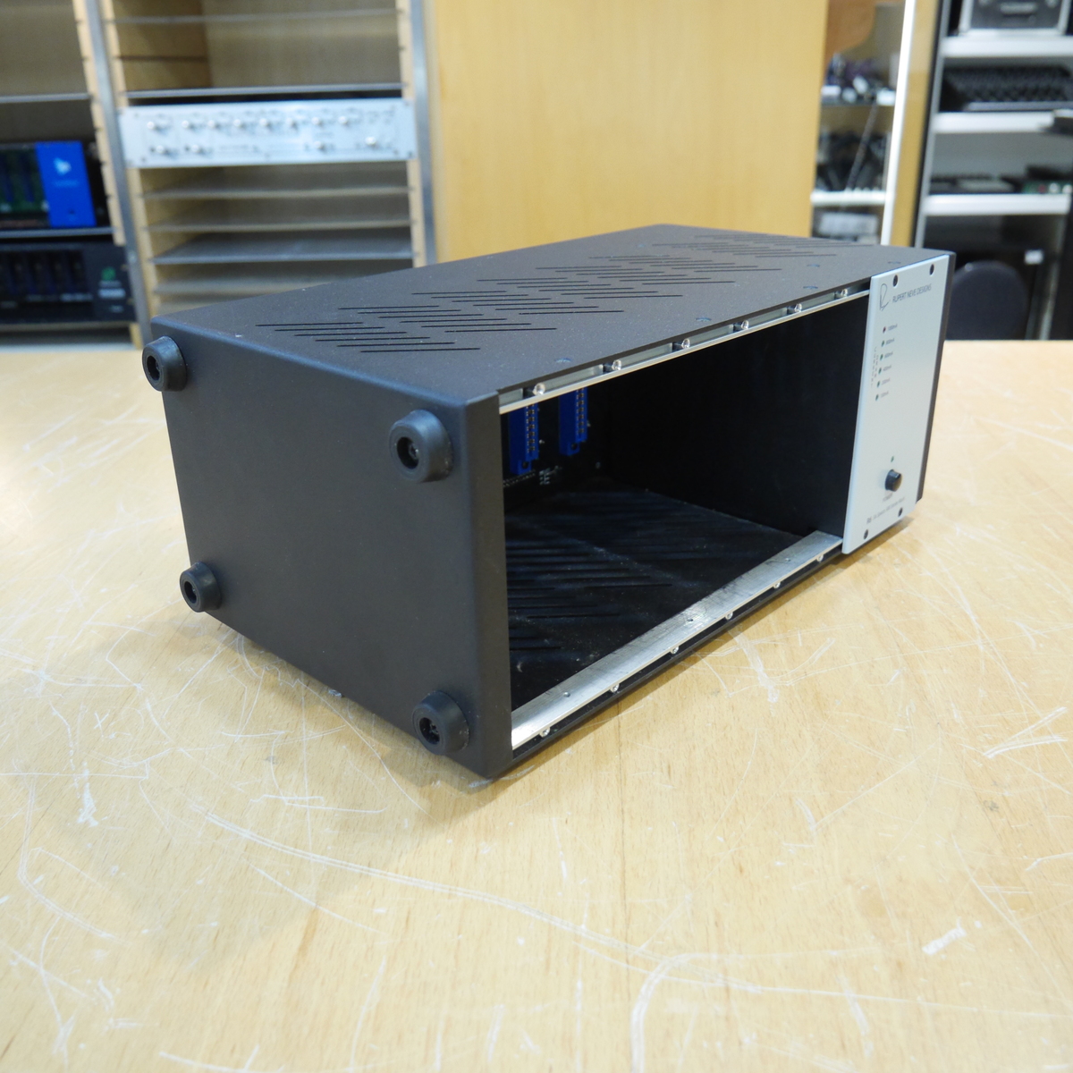 R6 Six Space 500 Series Rack