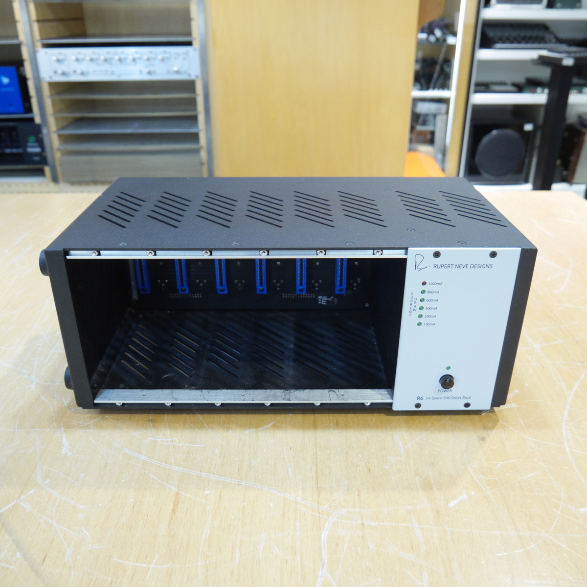 R6 Six Space 500 Series Rack