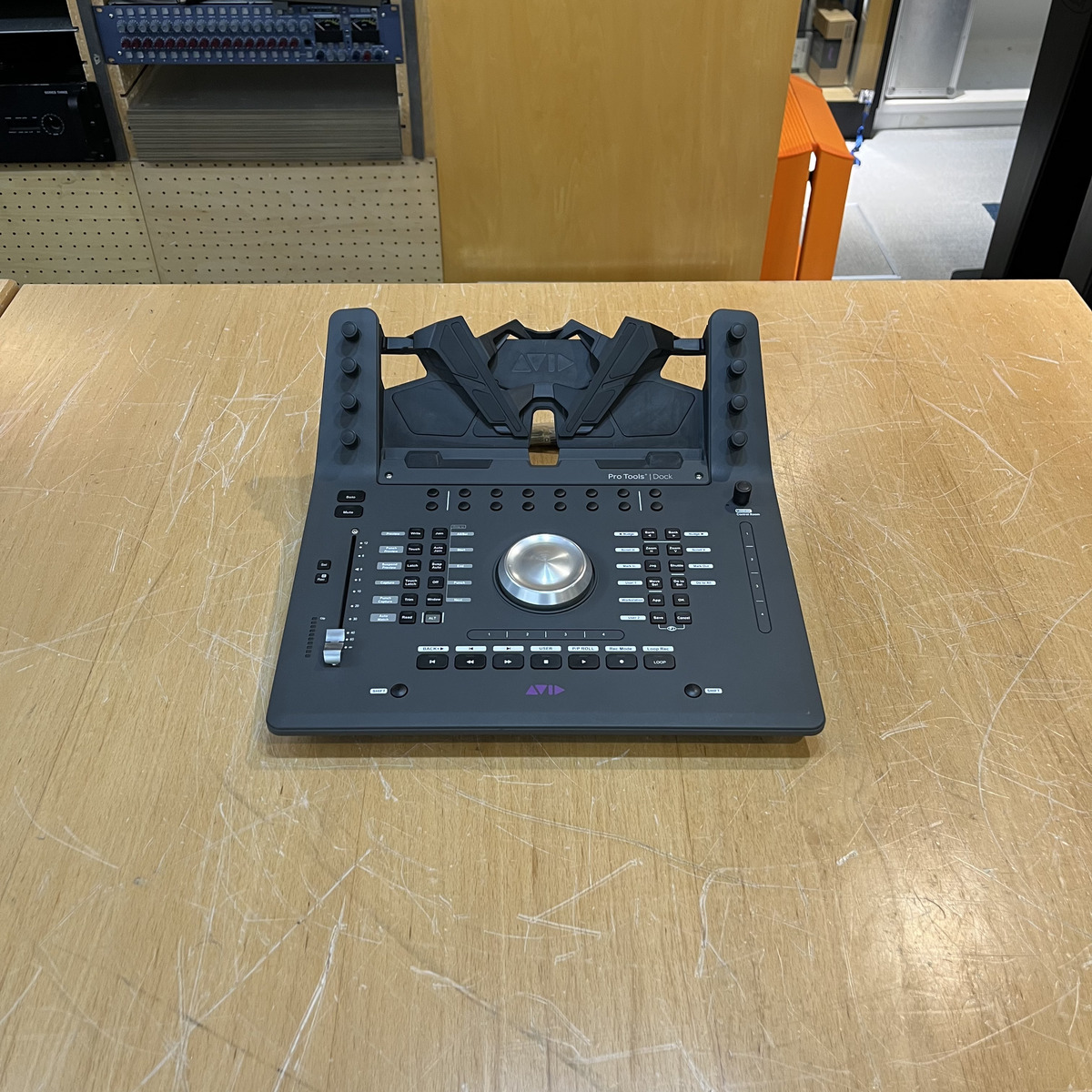 Avid Dock