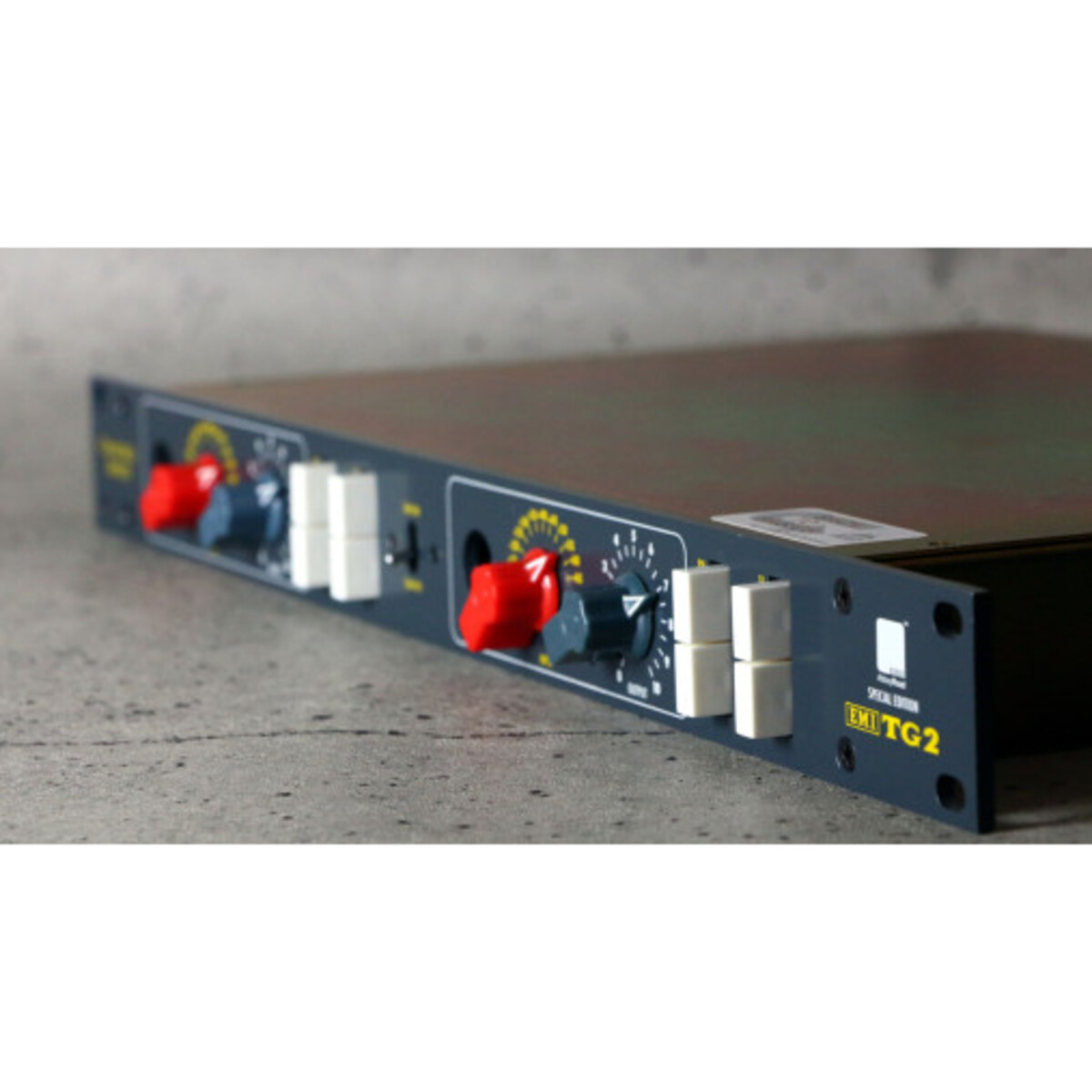 EMI TG12345のミキシング・コンソールのチャンネルを、API500