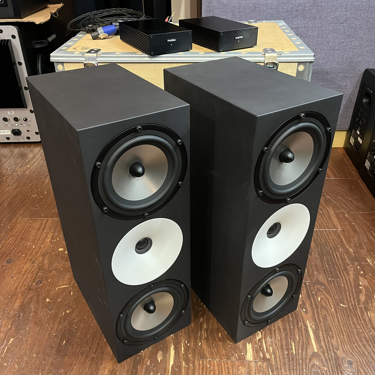 Two18 （Pair） + Amp100 mono （Pair） + Speaker cable