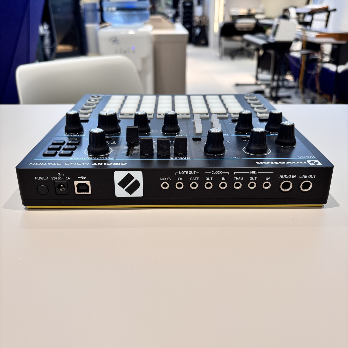 Circuit Mono Station
