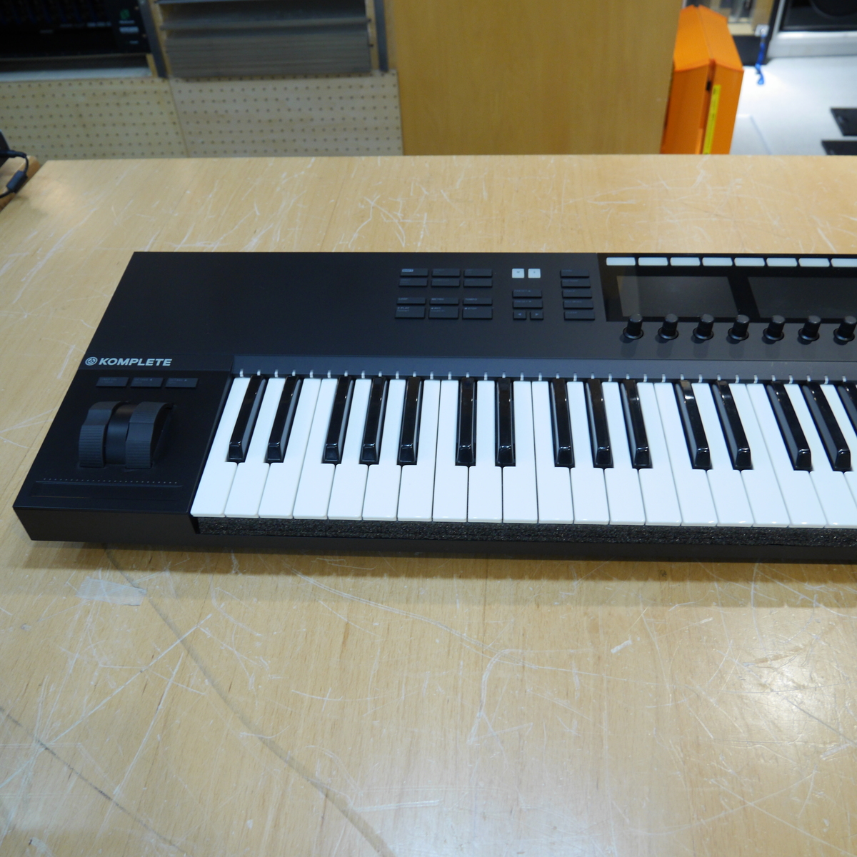 KOMPLETE KONTROL S61 MK2