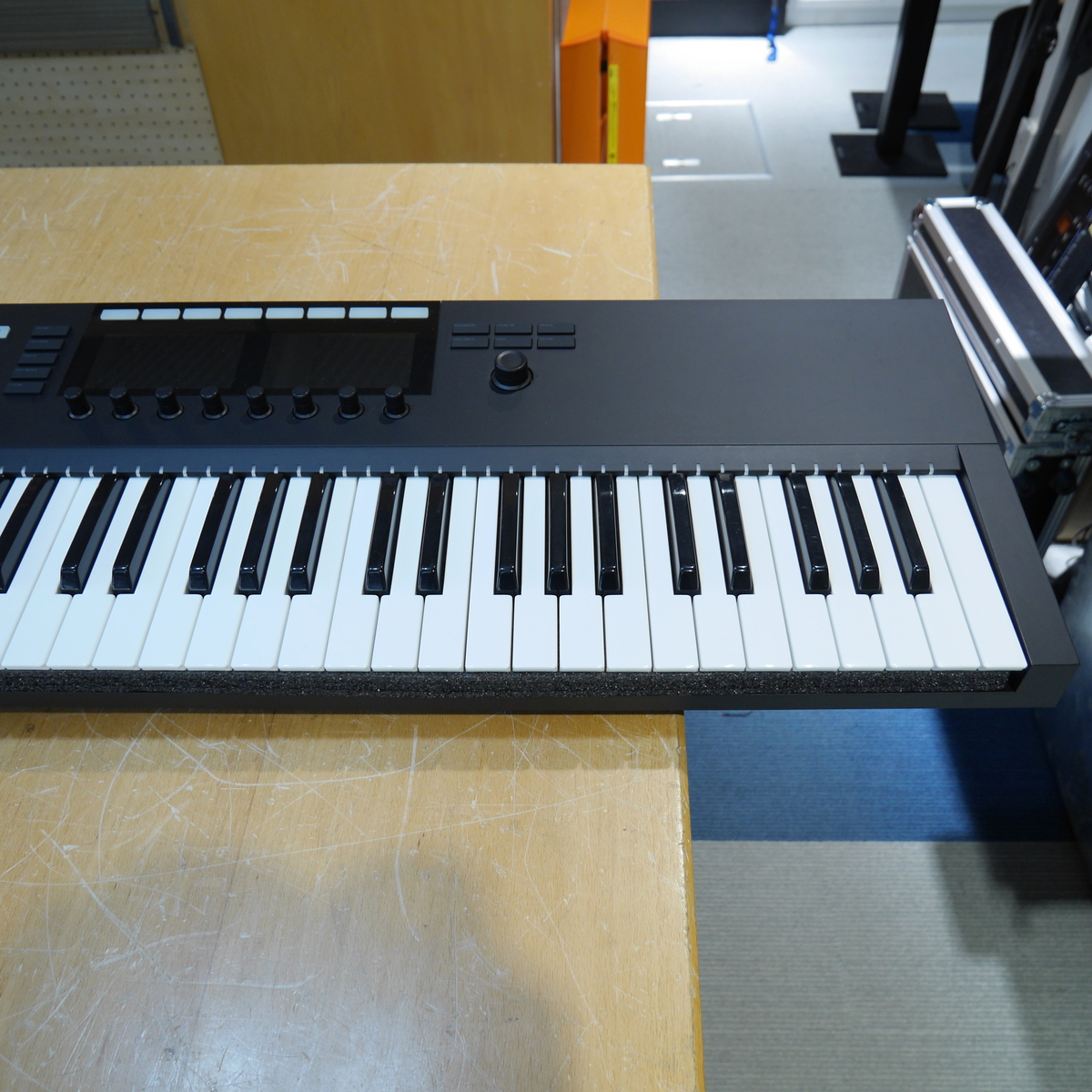KOMPLETE KONTROL S61 MK2