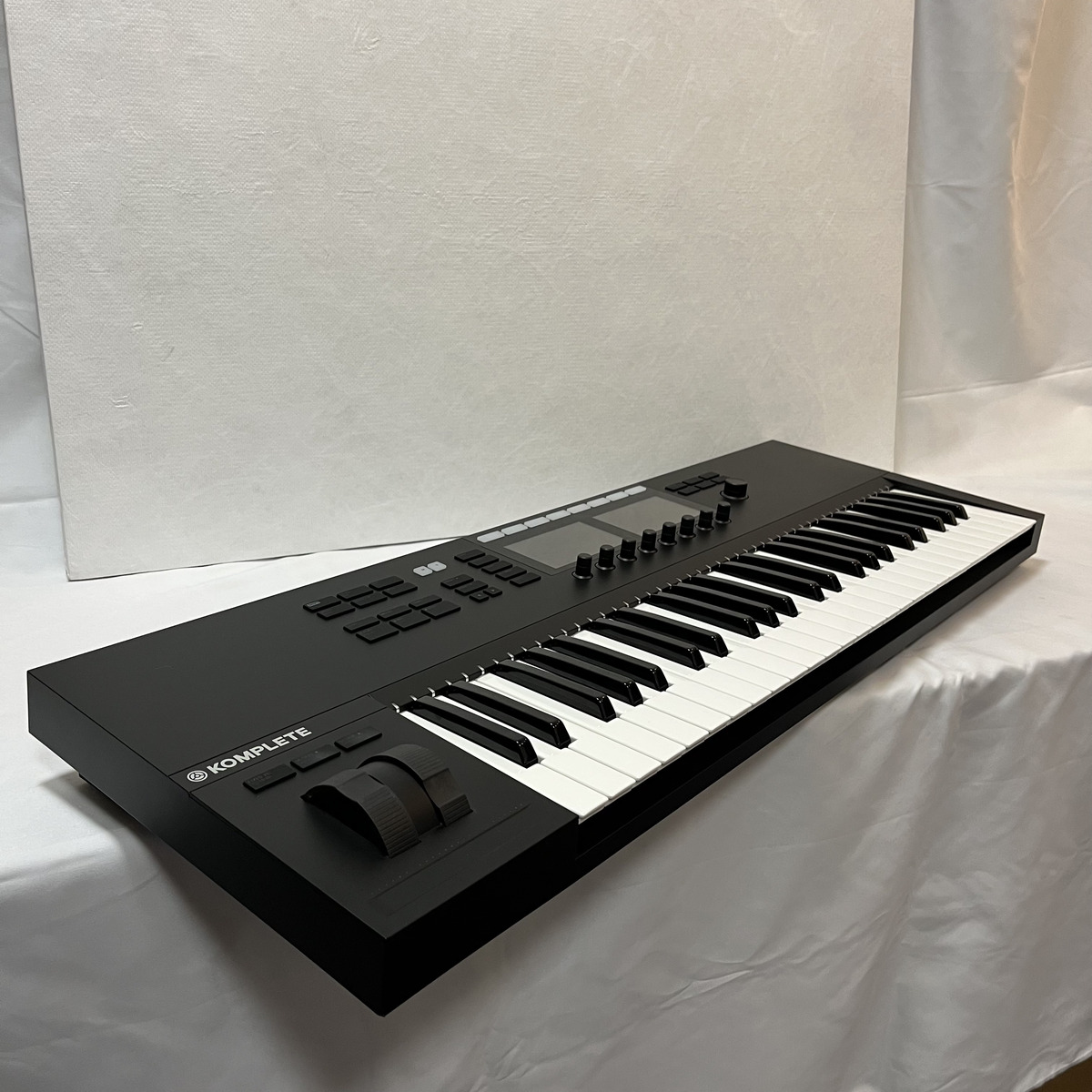 KOMPLETE KONTROL S49 MK2