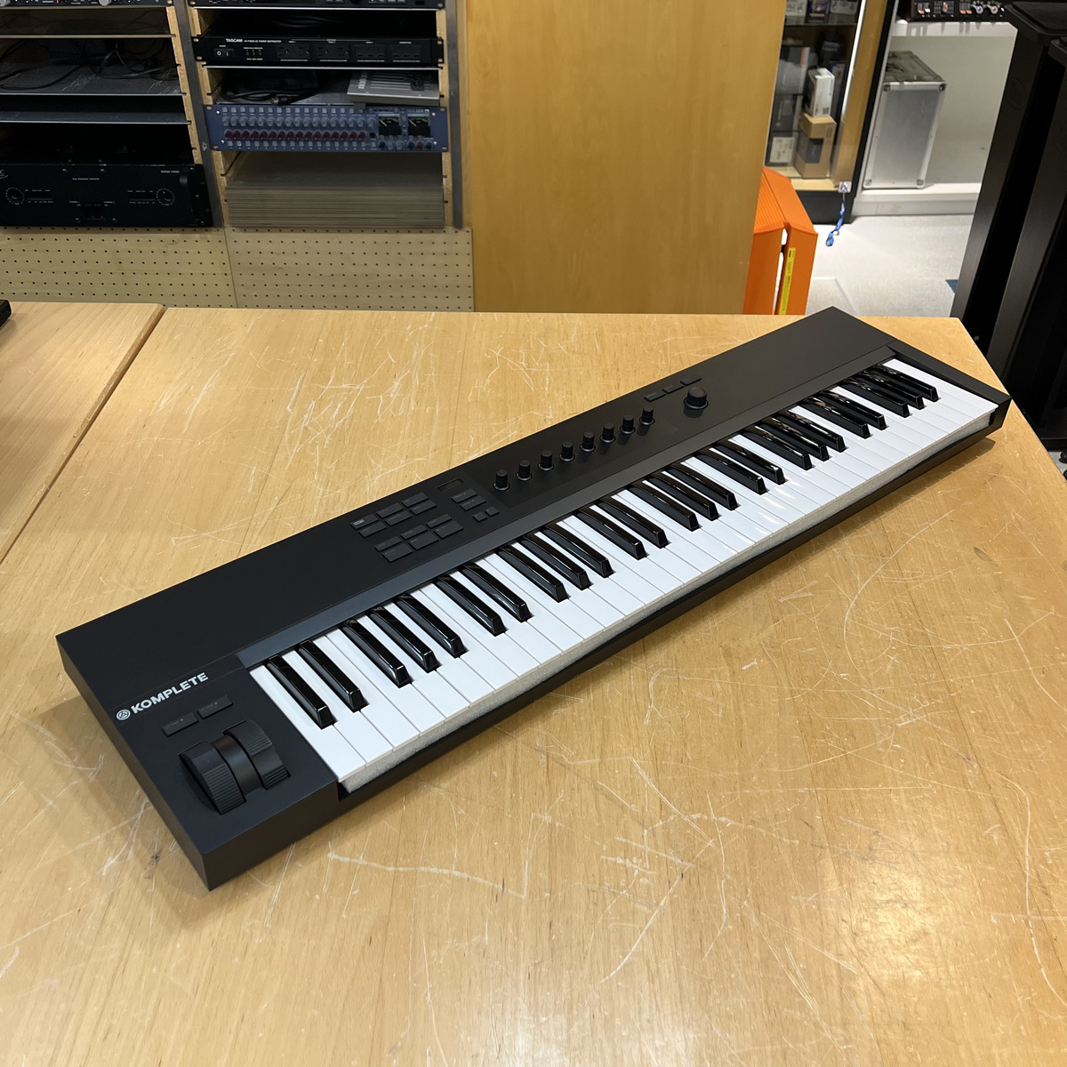 KOMPLETE KONTROL A61