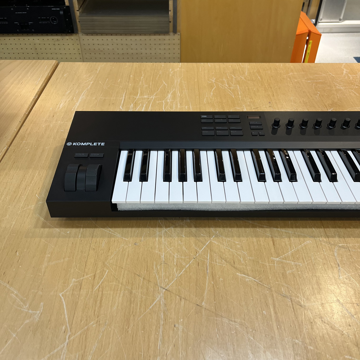 KOMPLETE KONTROL A61