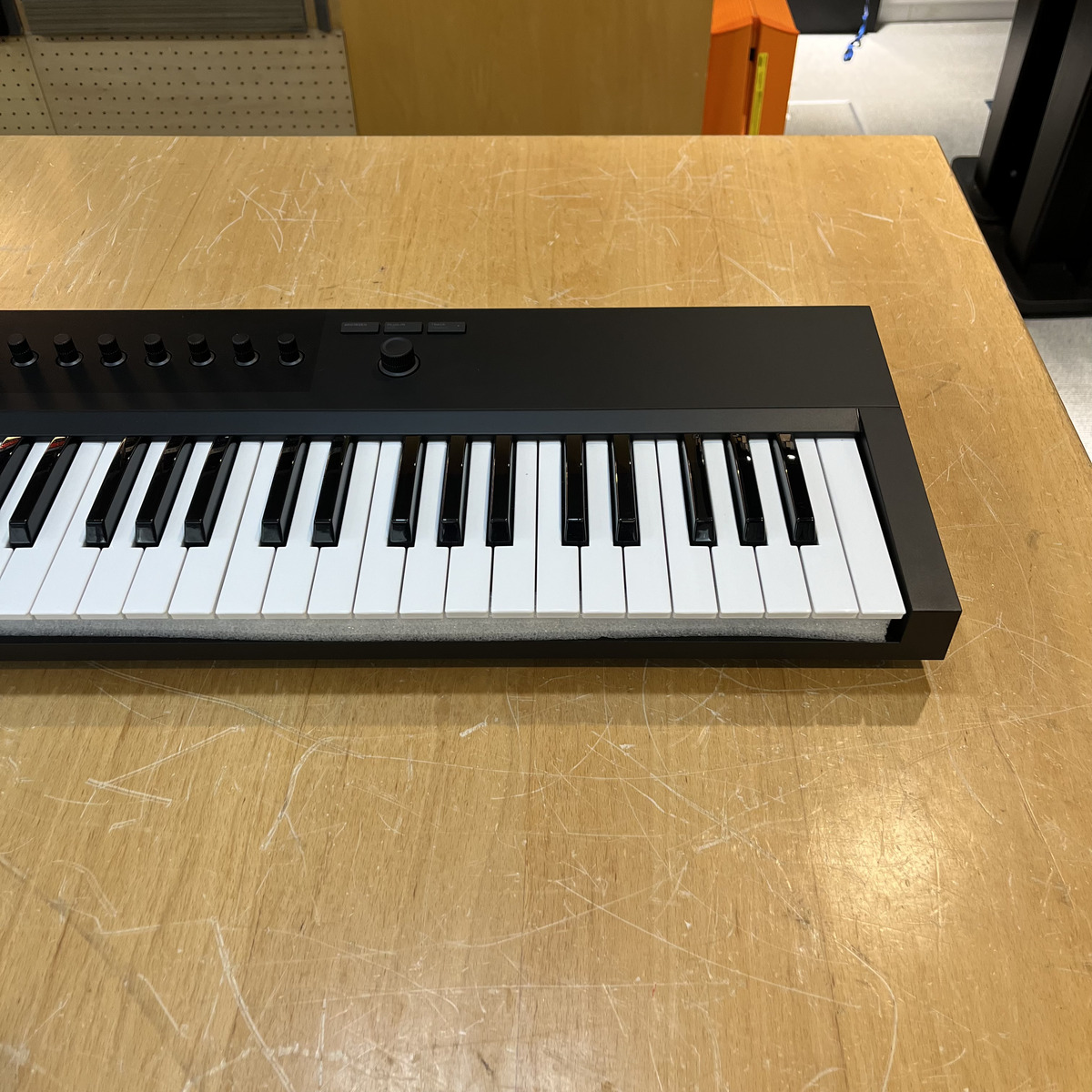 KOMPLETE KONTROL A61