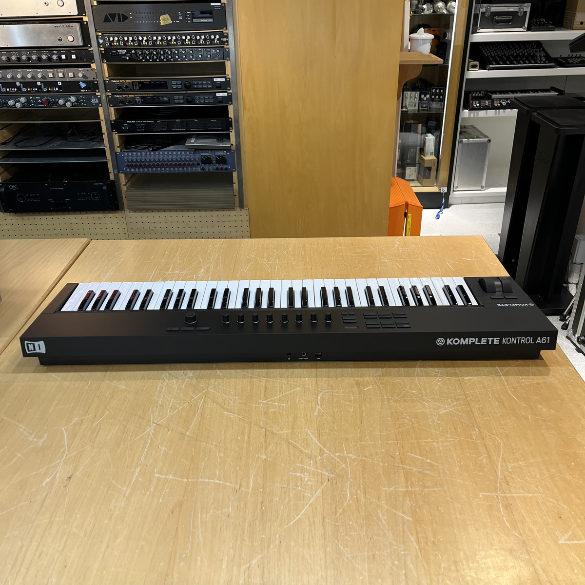 KOMPLETE KONTROL A61