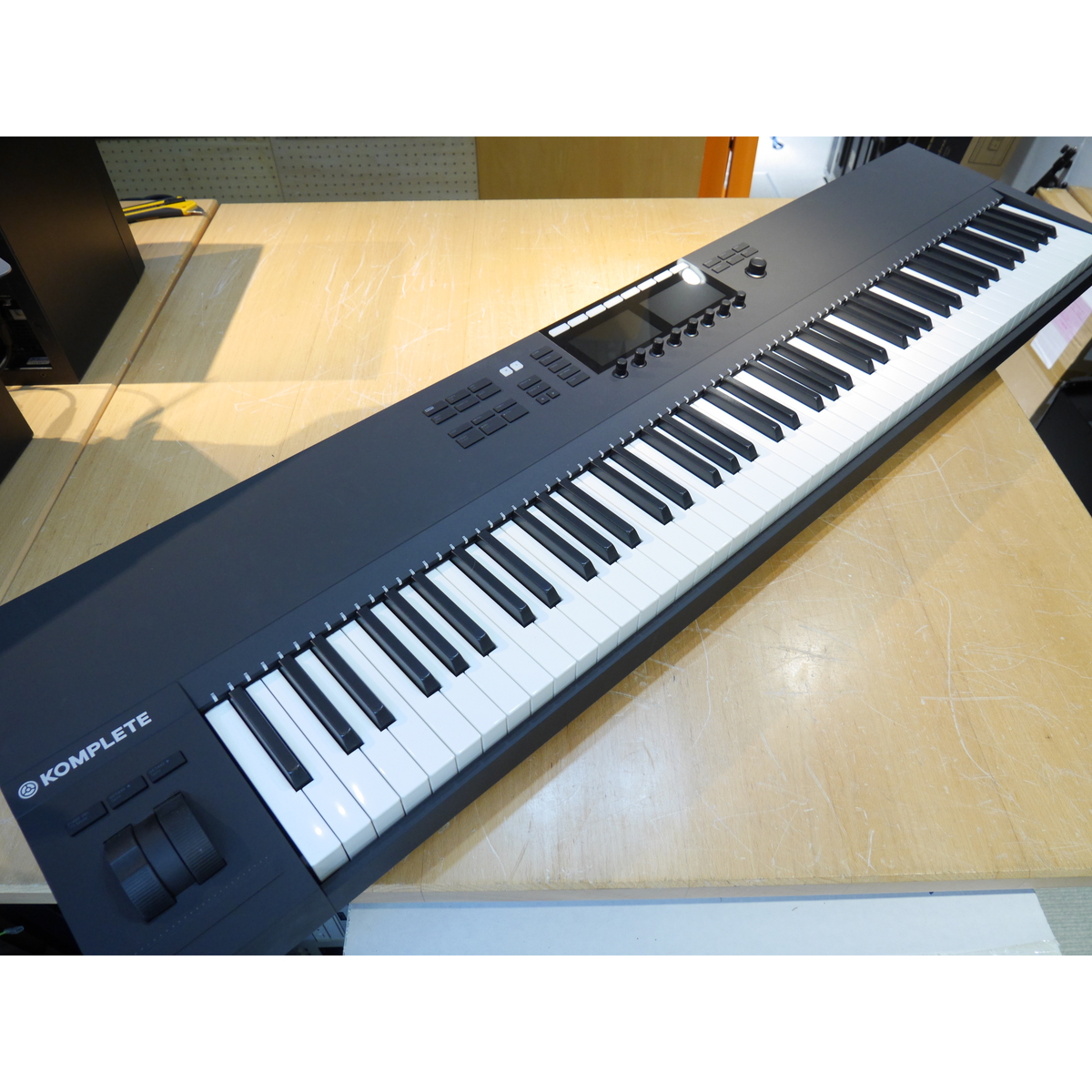 KOMPLETE KONTROL S88 MK2 | Rock oN Line eStore｜音楽制作・レコーディング専門店