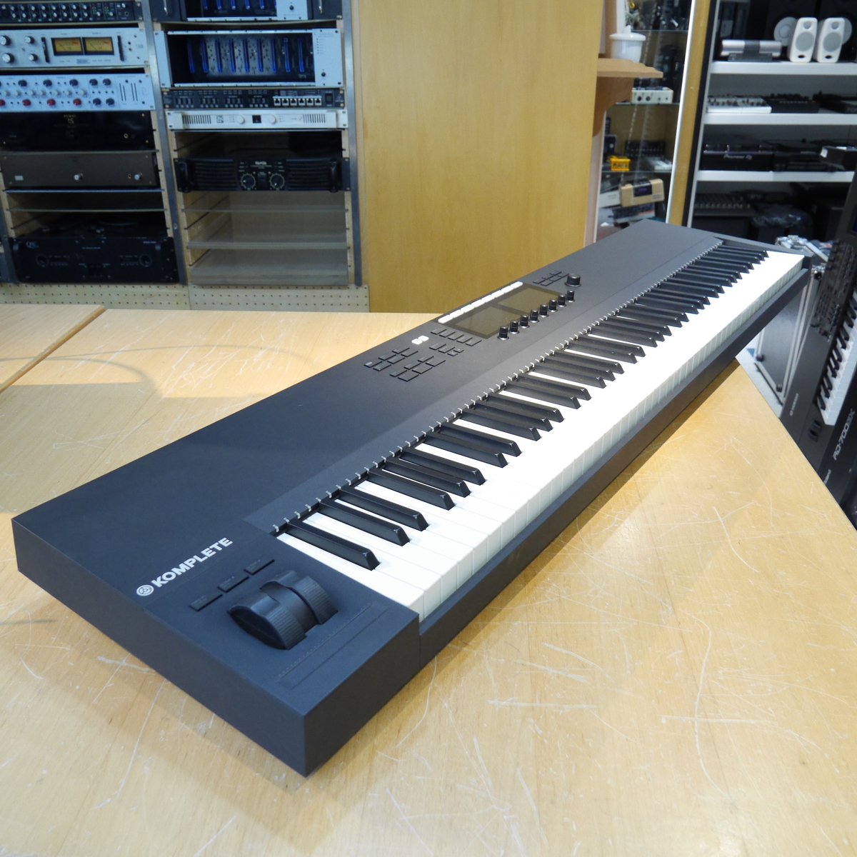 KOMPLETE KONTROL S88 MK2