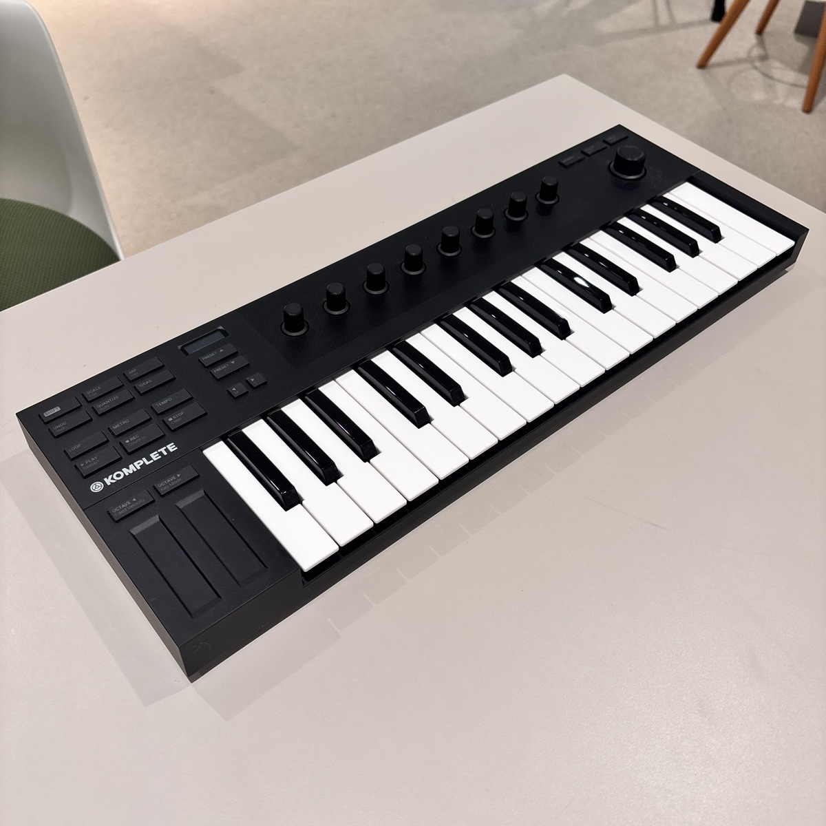 KOMPLETE KONTROL M32