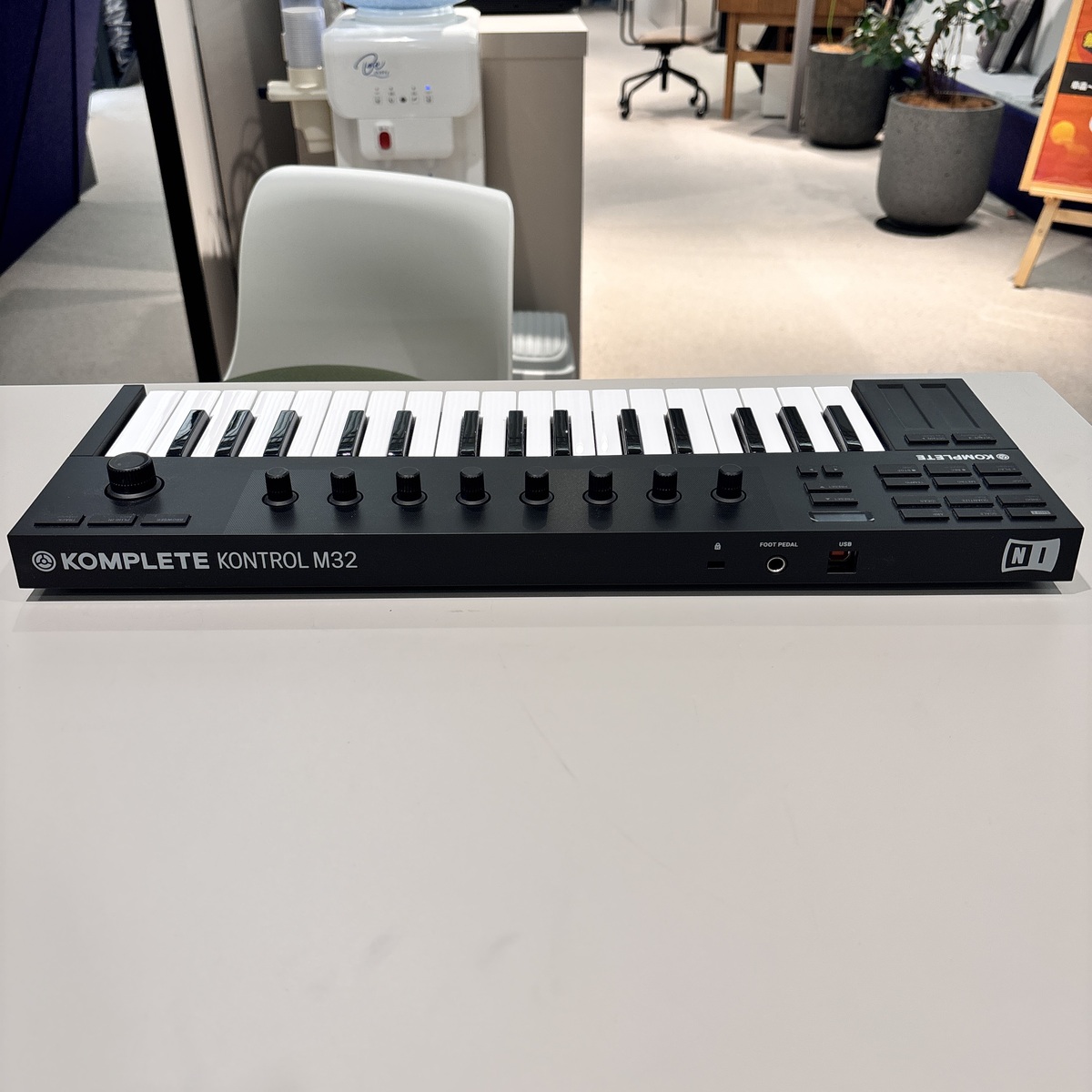 KOMPLETE KONTROL M32