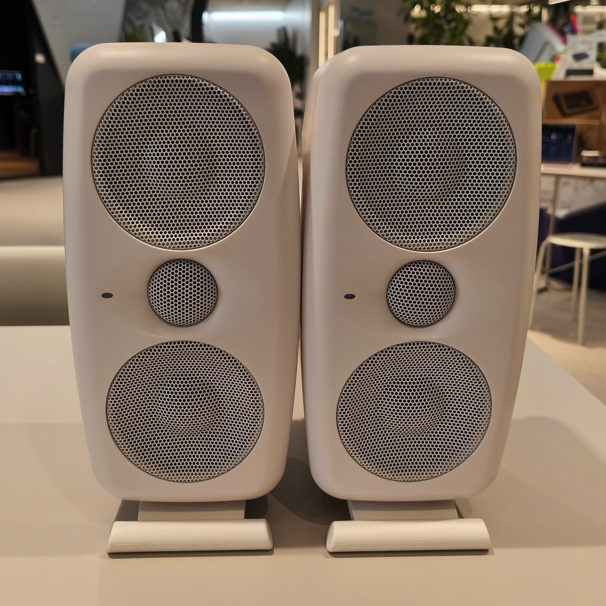 iLoud MTM White （Pair）