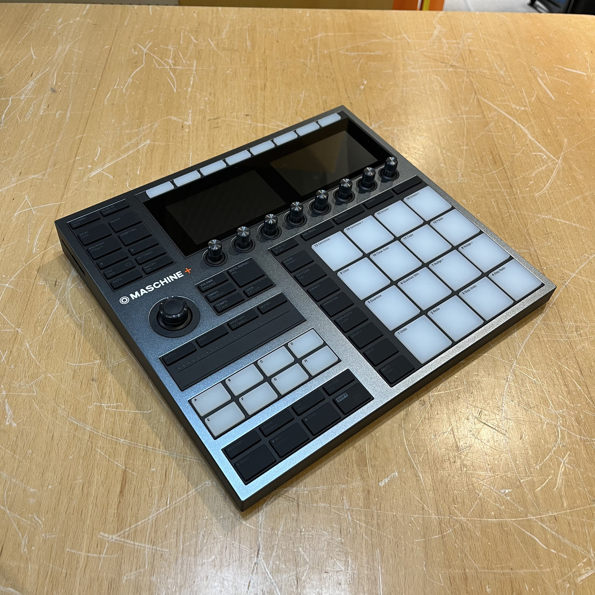 Native Instruments(ネイティブインストゥルメンツ) MASCHINE+