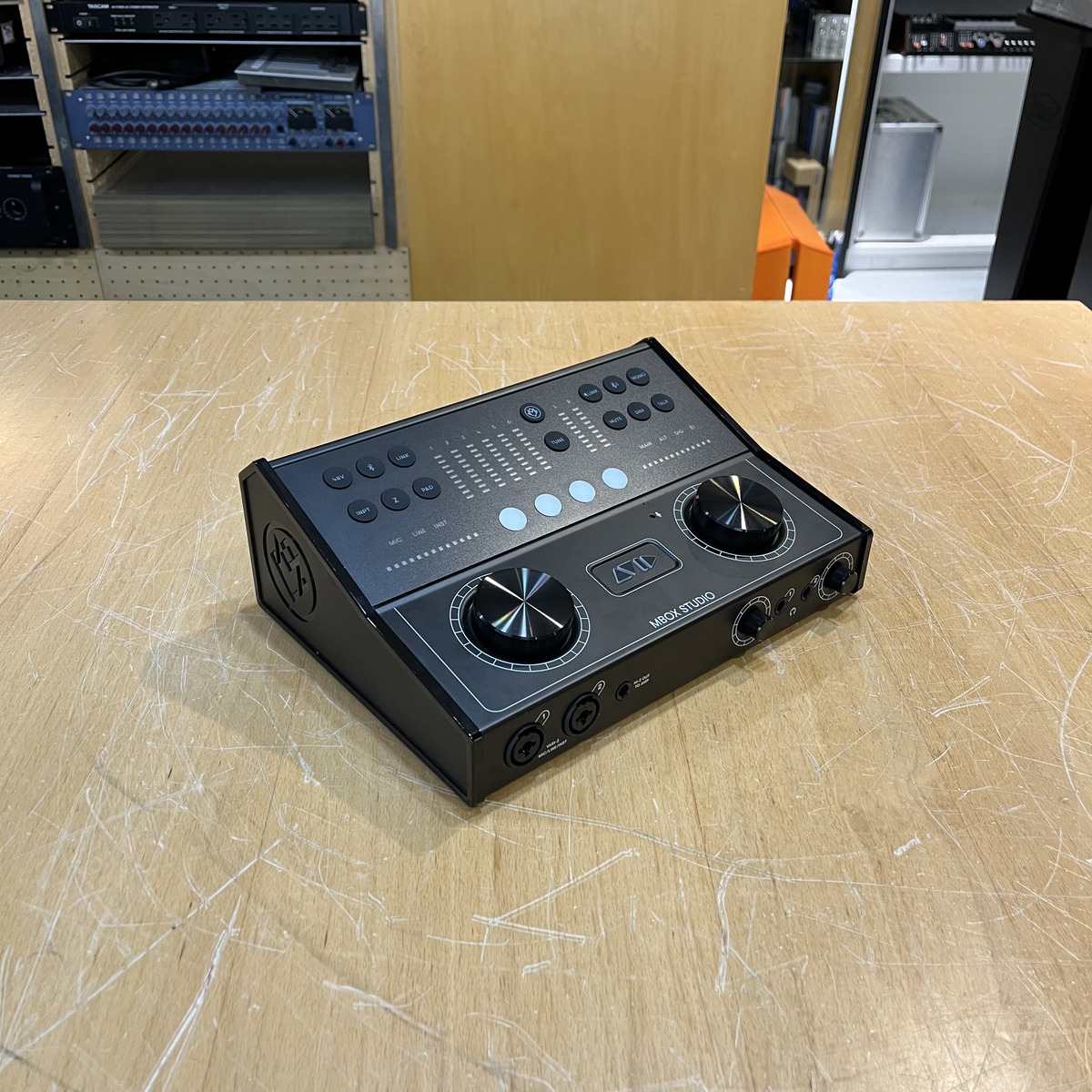 MBOX Studio 店頭展示機