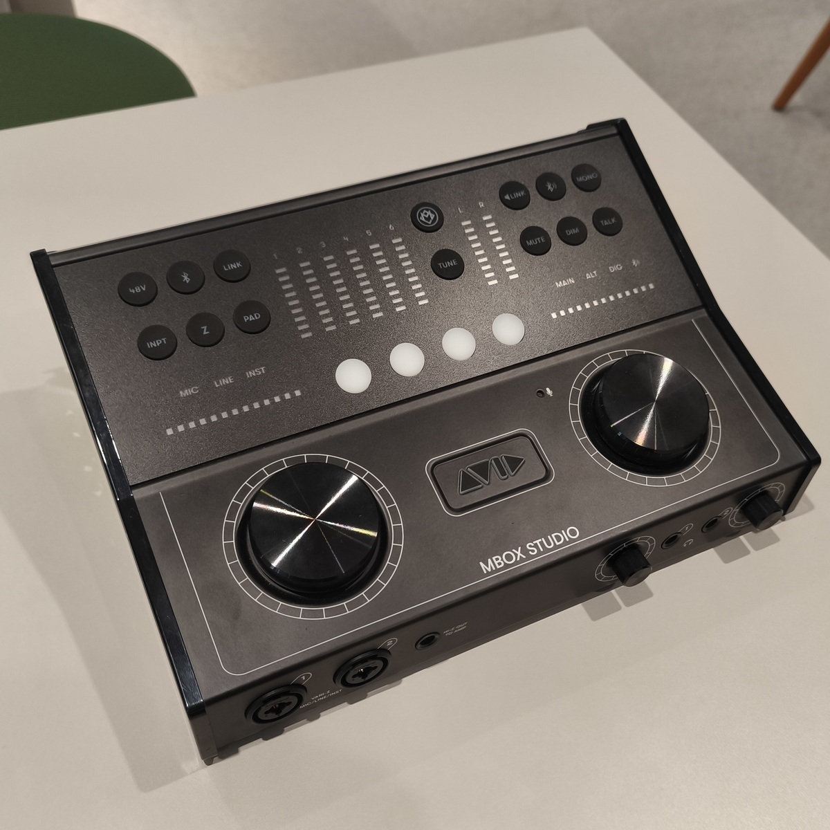MBOX Studio 店頭展示機