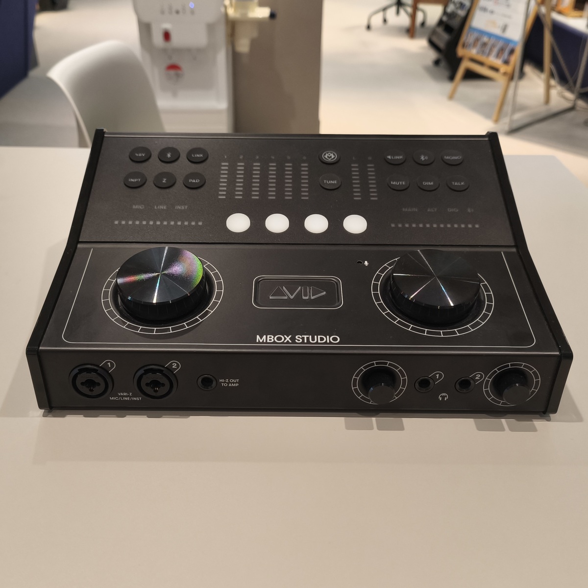MBOX Studio 店頭展示機