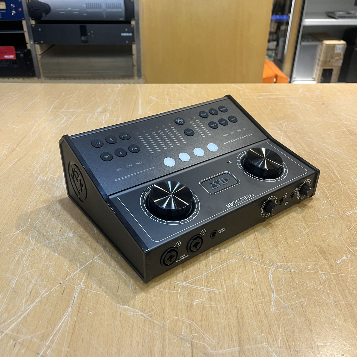 MBOX Studio 店頭展示機