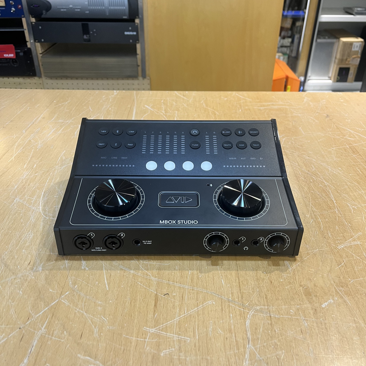 MBOX Studio 店頭展示機