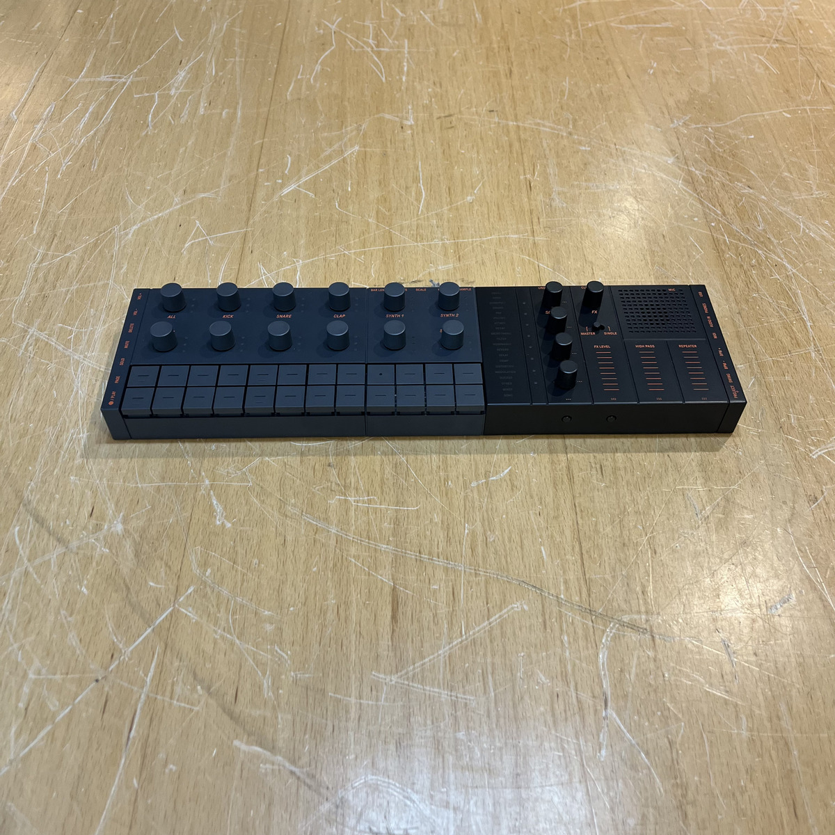SEQTRAK BLACK 店頭展示機