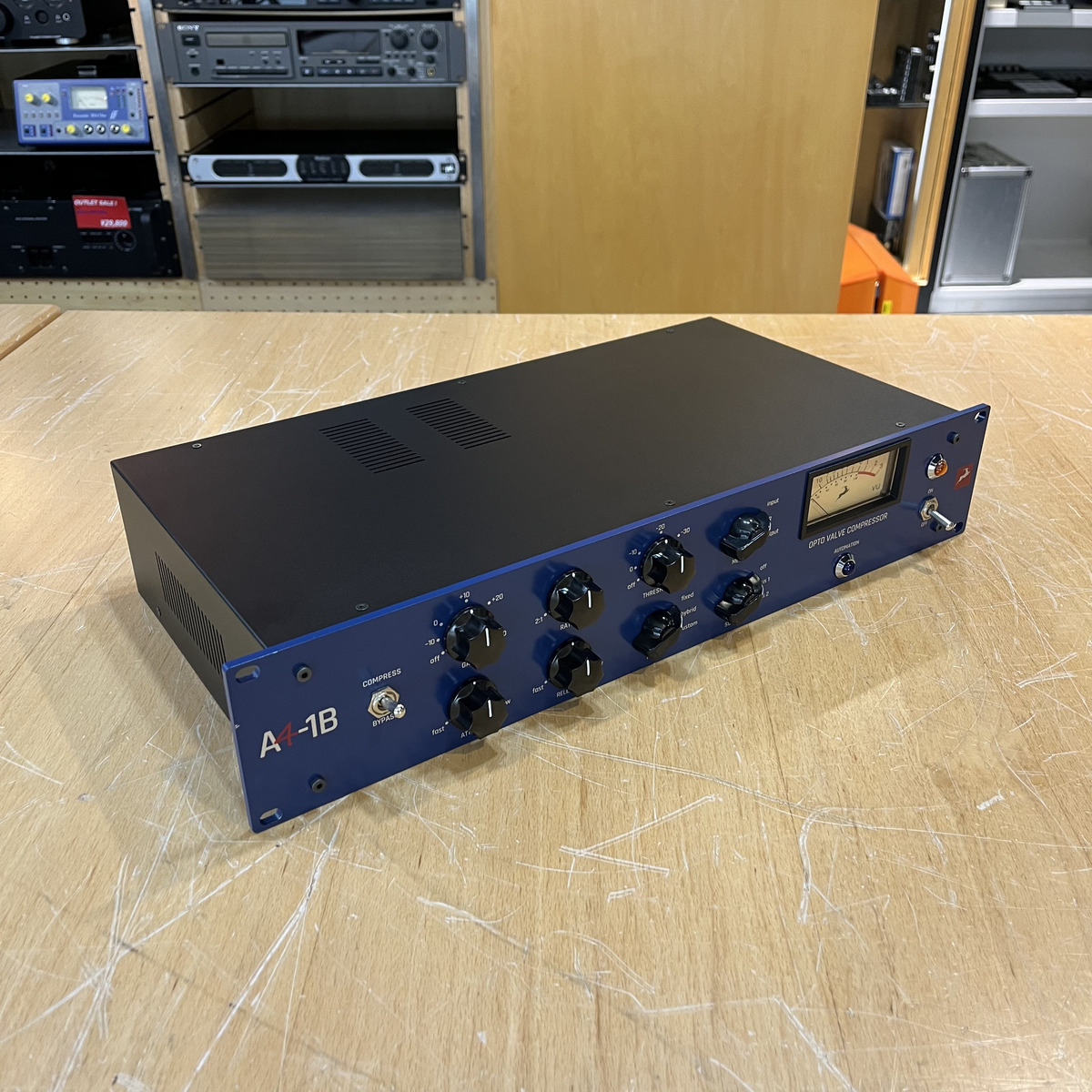 A4-1B 店頭展示機