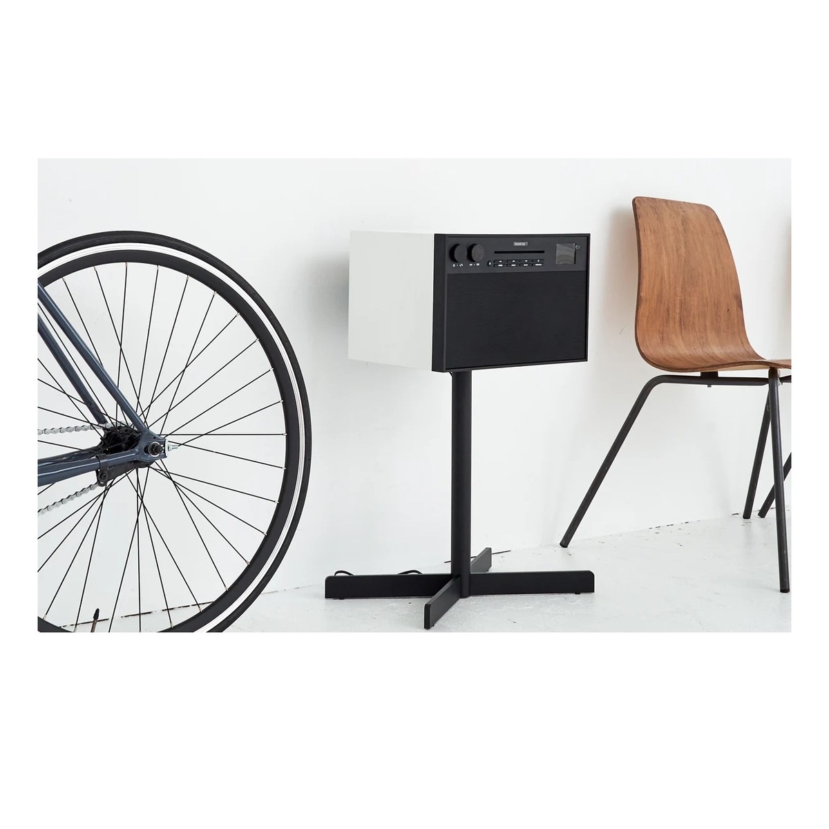 Decon M Floor Stand Black