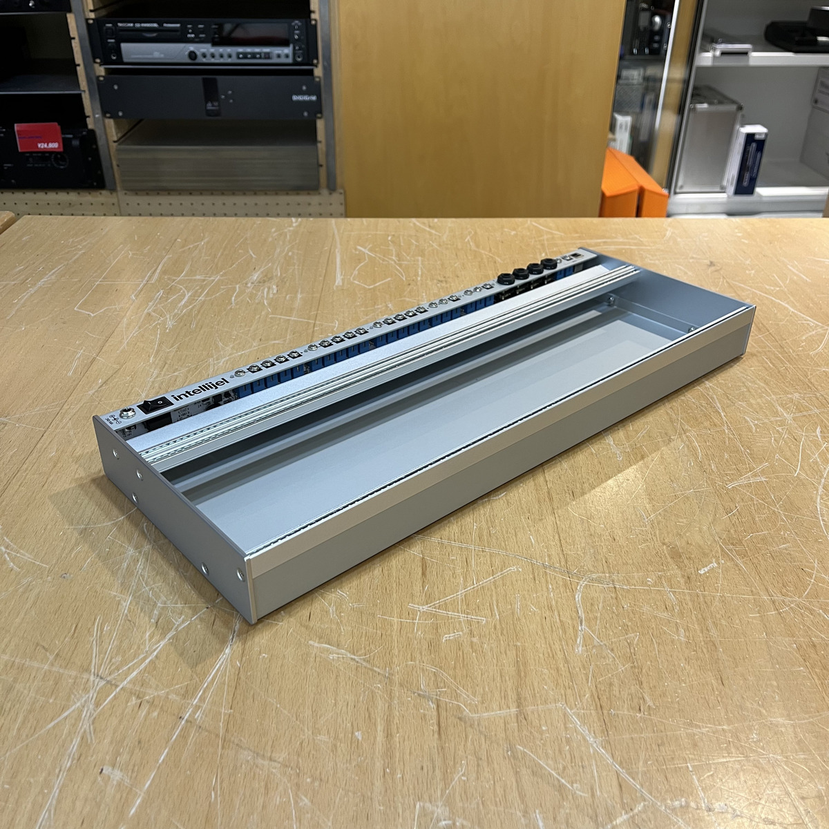 Intellijel(インテリジェル) Palette 4U x 104HP Silver powered case