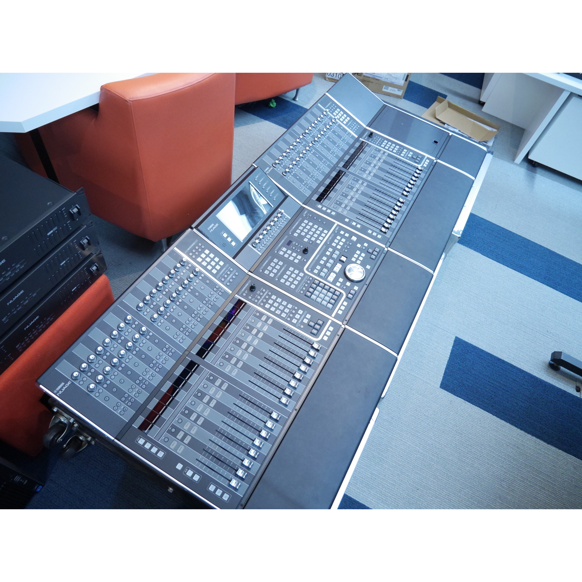 NUAGE set 店頭展示機