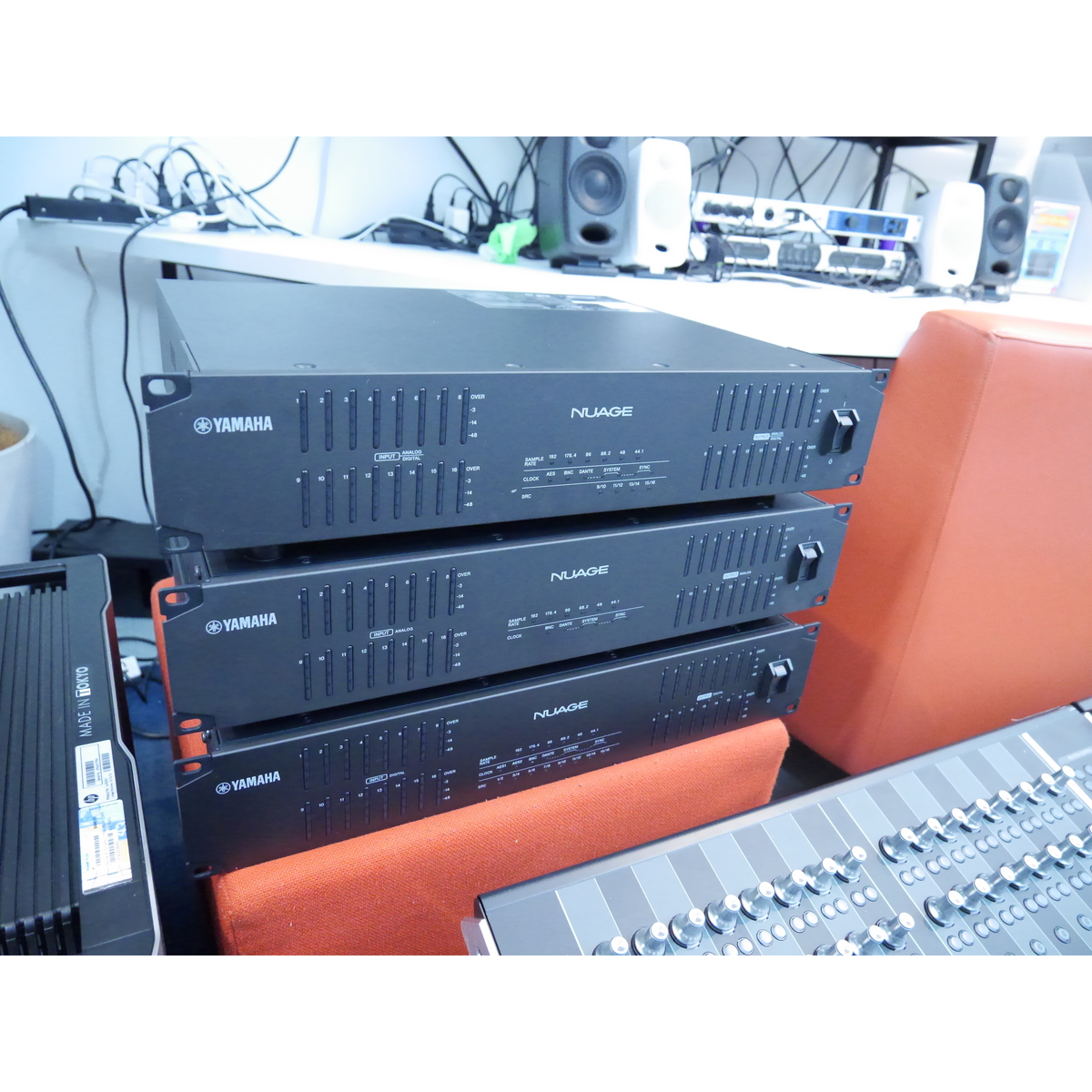 NUAGE set 店頭展示機