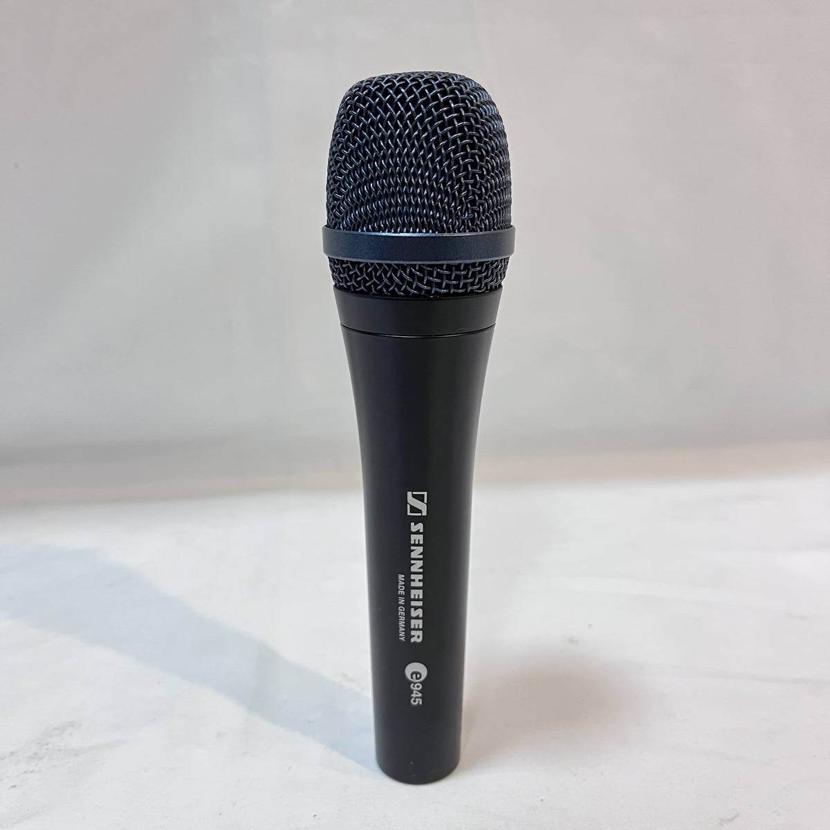 e945