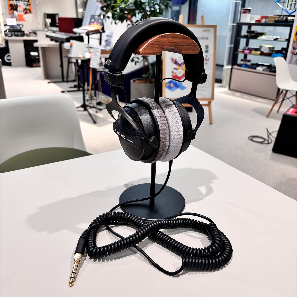 DT770 PRO