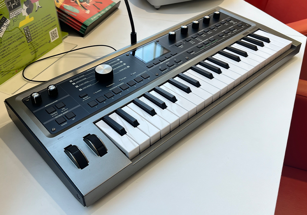 KORG シンセサイザー microKORG 電池駆動可 37鍵 マイク付属 Amazon | KORG アナログ モデリング シンセサイザー ボコーダー