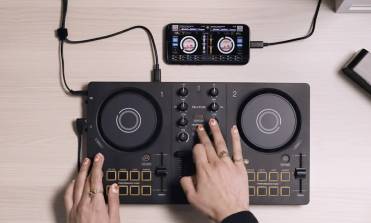 AlphaTheta(アルファシータ) DDJ-FLX2 | Rock oN Line eStore